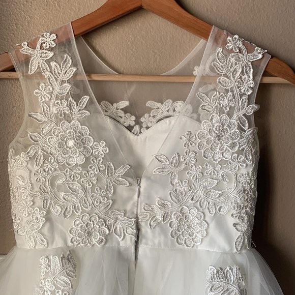 Ivory Sleeveless Tulle Appliqué Ivory Flower Girl Dress - Picture 5 of 8